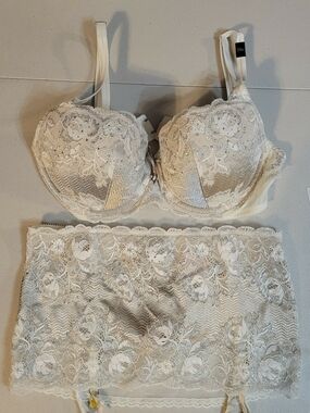 Victoria's Secret Very Sexy Lace Stones Push Up Balconet Bra & Garter Set 34D M
